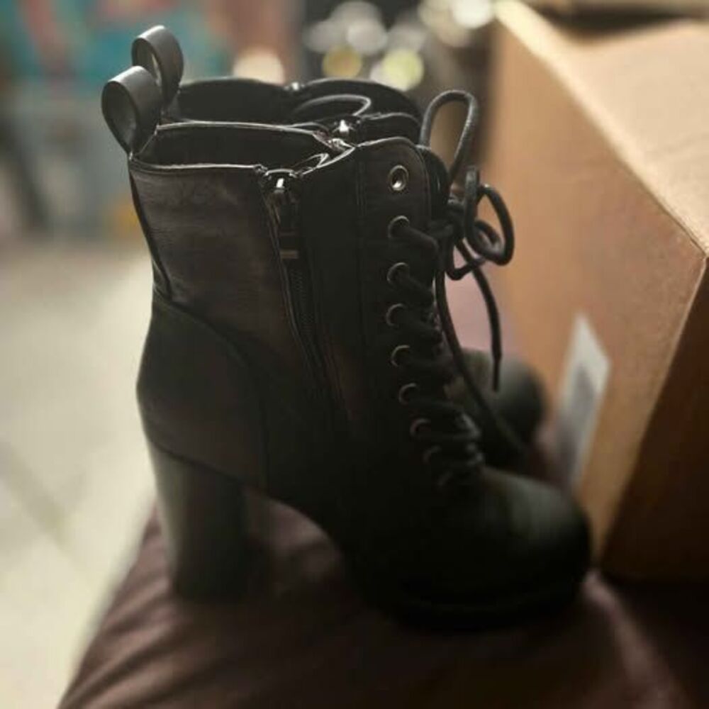 High heel boots, Savaii New York, size 6 1/2
